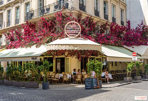 CAFÉ DE PARIS .